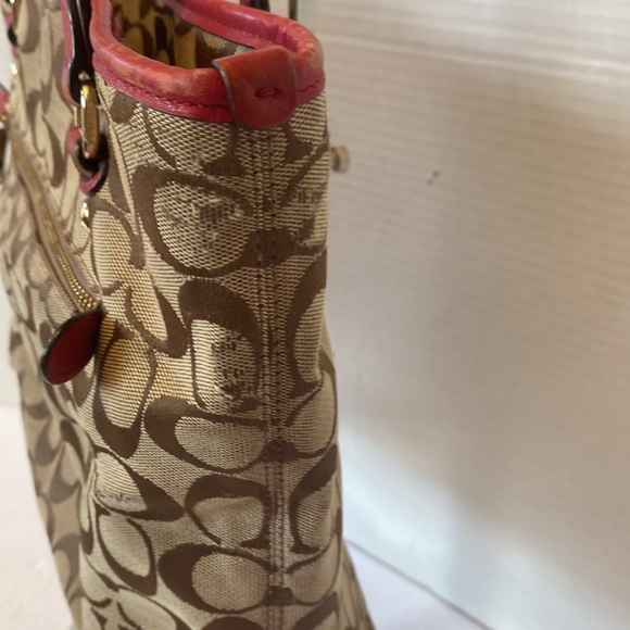 GUC. Coach outlined signature, Jacard tote bag, red leather, trim. - Picture 16 of 16